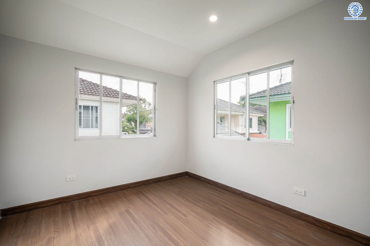 บ้านมือสองตกแต่งใหม่ โครงการ พฤกษ์ลดา พุทธสาคร แบรนด์ LH รองรับทุกความสุข เนื้อที่ 53.1 ตร.ว. ฟังก์ชัน 3 ห้องนอน 2 ห้องน้ำ จอดรถได้ 2 คัน บนทำเลใกล้ The Mall บางแค และเชื่อมต่อถนนเพชรเกษม, ถนนพุทธมณฑลสาย4 ใกล้โครงการรถไฟฟ้าสายสีน้ำเงิน "สถานีหลักสอง"